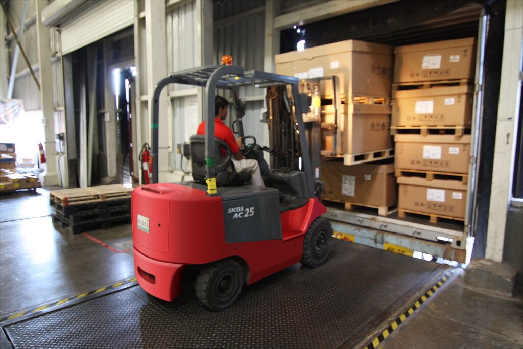 forklift-g469798d41_1920
